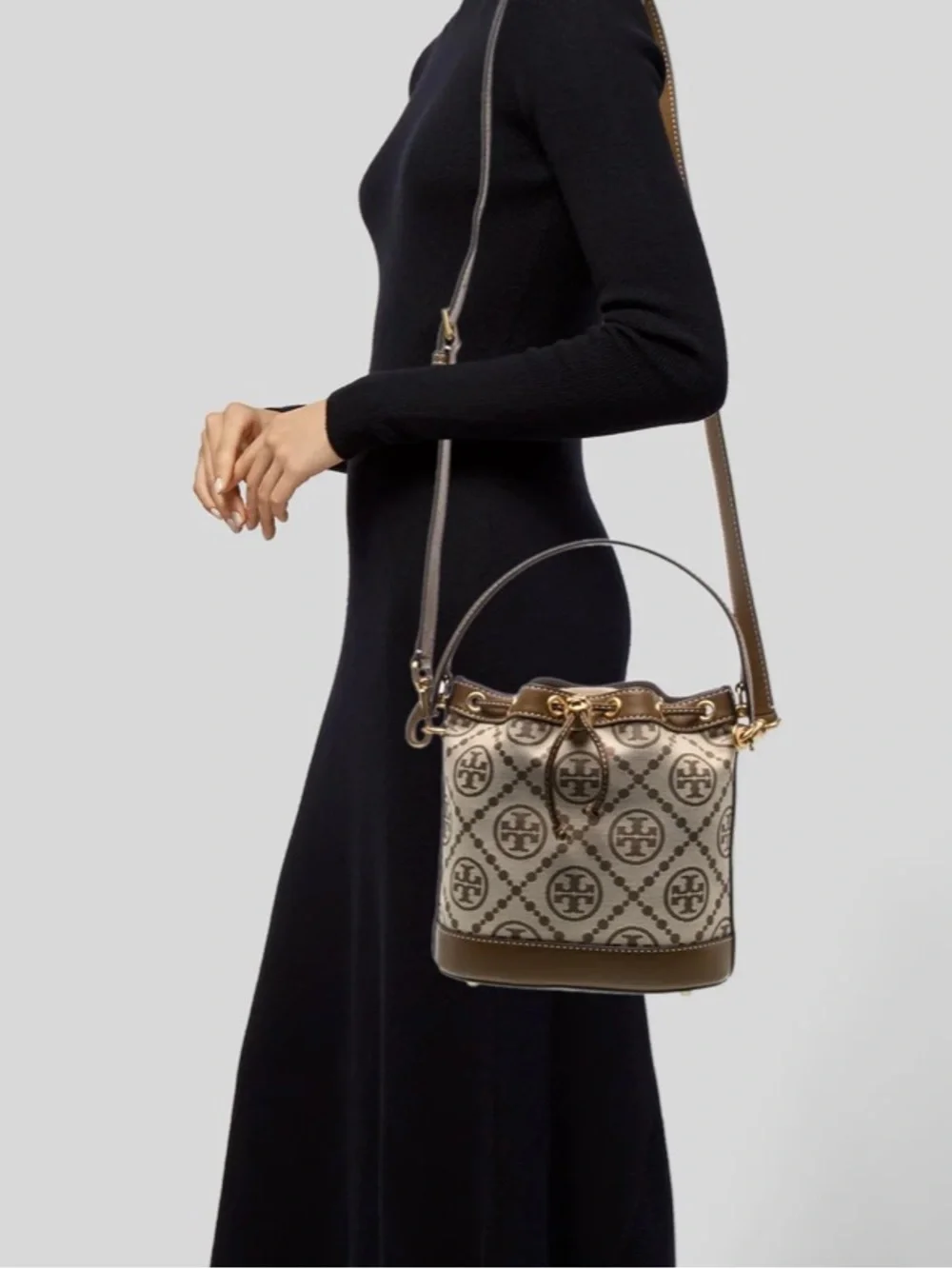 Tory Burch Brown and Cream Logo Drawstring Bucket Shoulder Bag